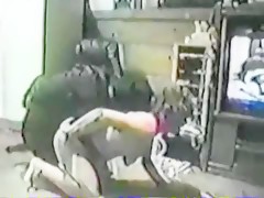 Sexo con cachorro frente al tv.